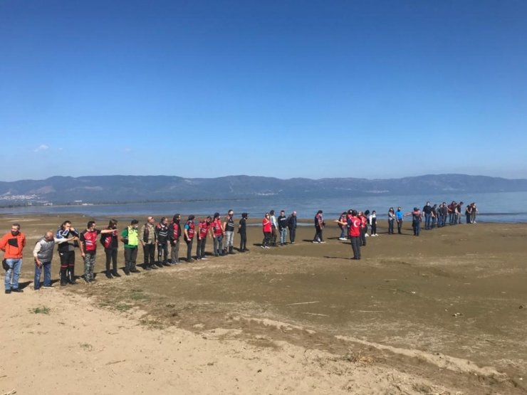 Motorcular göldeki çekilmeye dikkat çekti