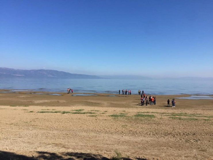 Motorcular göldeki çekilmeye dikkat çekti