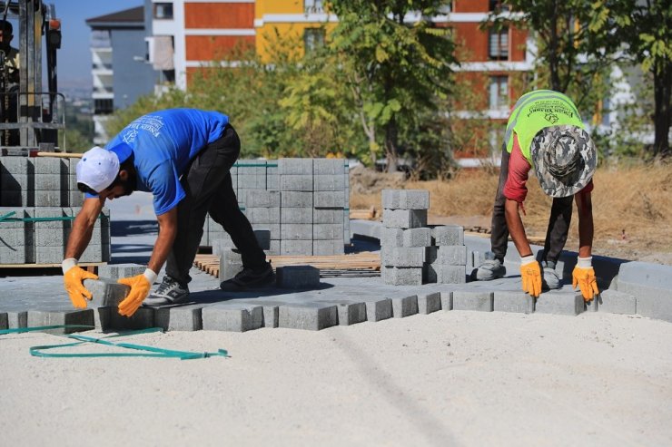 5 bin 500 metrekare alan kilit parke taş ile döşendi
