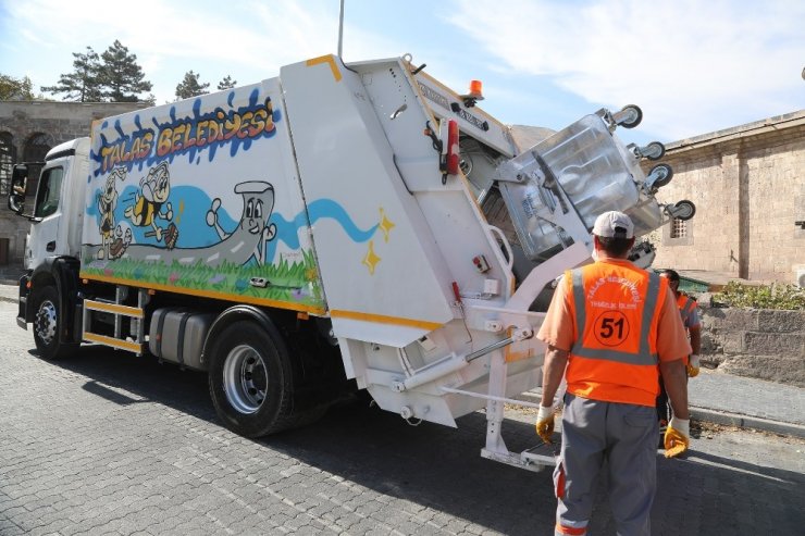 Talas’ta çöp konteynerlerinde kötü kokuya son