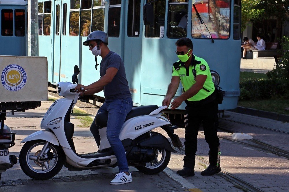 Tramvay yolunu kullanan motosiklet sürücülerine ceza!