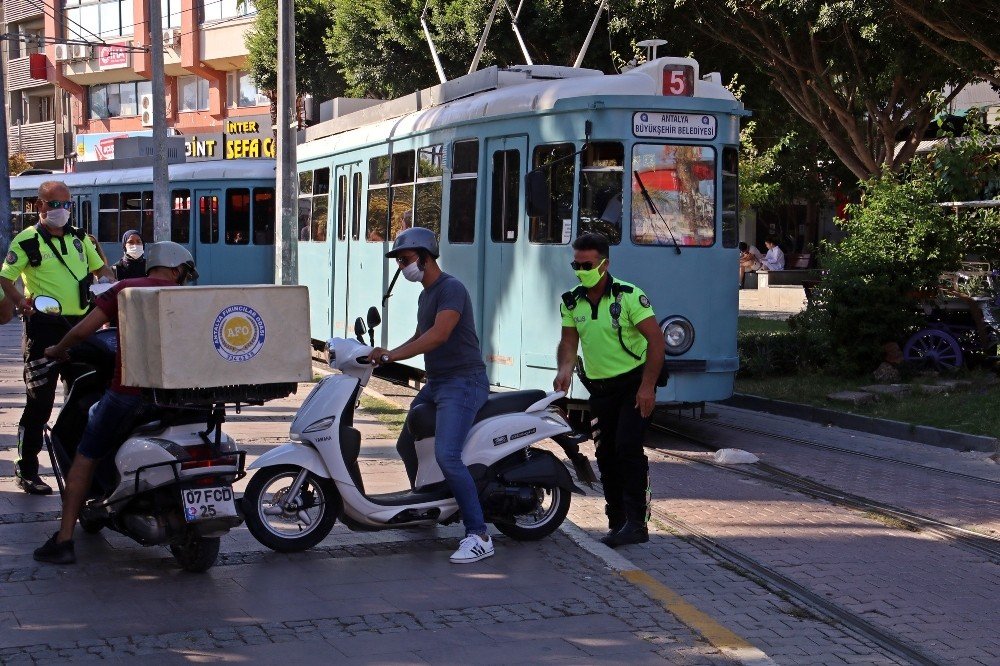 Tramvay yolunu kullanan motosiklet sürücülerine ceza!