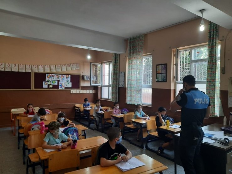 Polis hem öğrencileri hem velileri bilgilendirdi