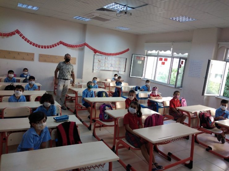 Polis hem öğrencileri hem velileri bilgilendirdi