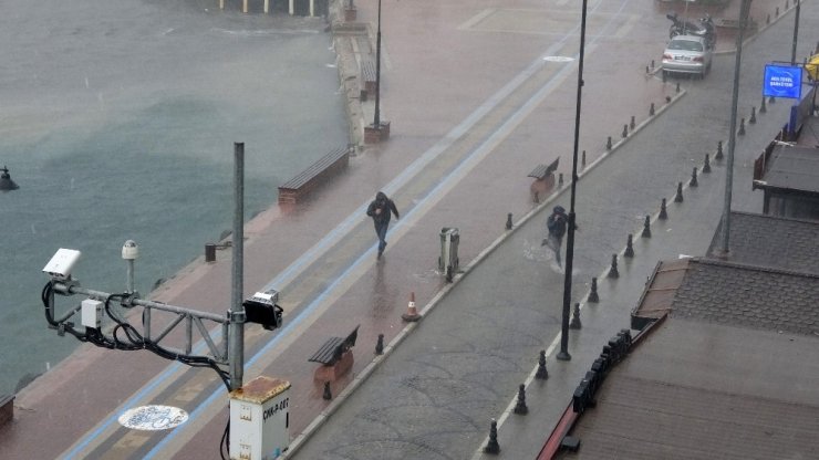 Herkes kaçacak yer ararken, o tadını çıkarttı