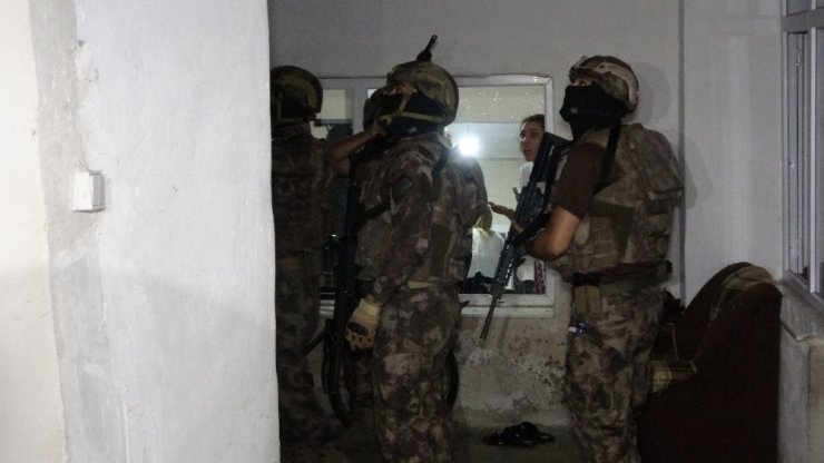 Adana’da şafak vakti narkotik operasyonu