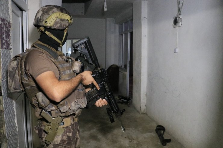 Adana’da şafak vakti narkotik operasyonu