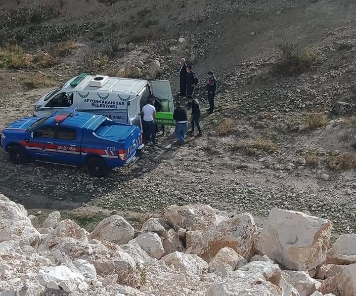 Şarampole devrilen otomobilin 21 yaşındaki sürücüsü öldü
