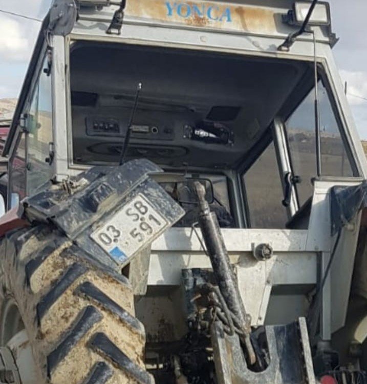 Kamyonla çarpışan traktör ortadan ikiye bölündü, şans eseri kimse yaralanmadı