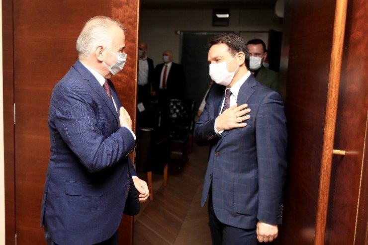 Başkan Zolan; "Esas olan millete hizmet etmektir"