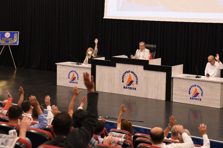 Bütçeyi önce Muratpaşalılar sonra meclis kabul etti