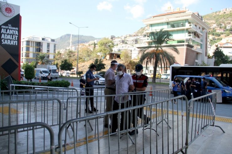 Alanya’da restoranında sahte içkiyle yakalanan şüpheli tutuklandı