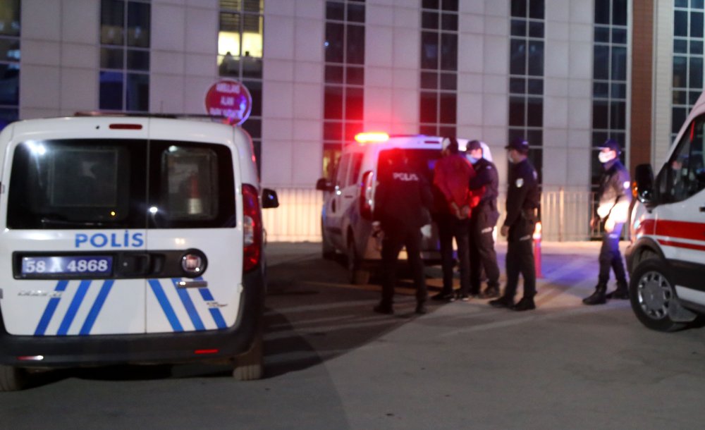 Babasıyla tartışan genç evi yakmaya çalıştı! Rehin aldığı kuzenini kapıyı kıran polis kurtardı