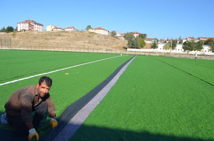 Beylikova yenilenmiş modern sentetik çim sahasına kavuşuyor