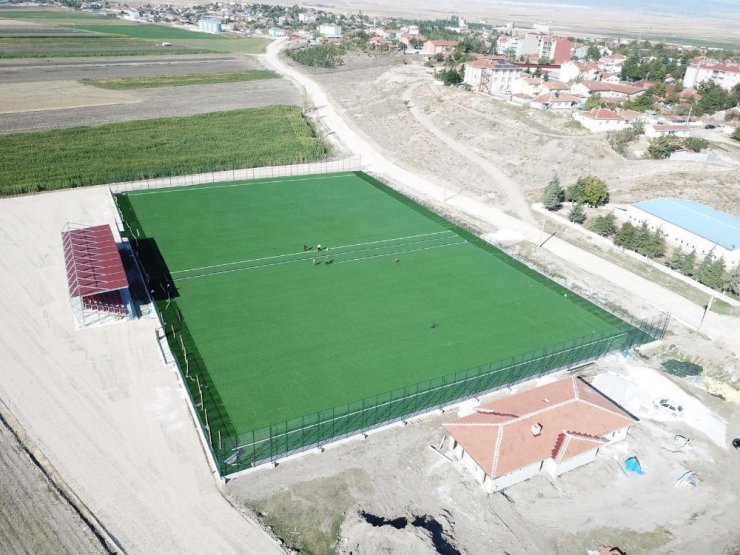 Beylikova yenilenmiş modern sentetik çim sahasına kavuşuyor