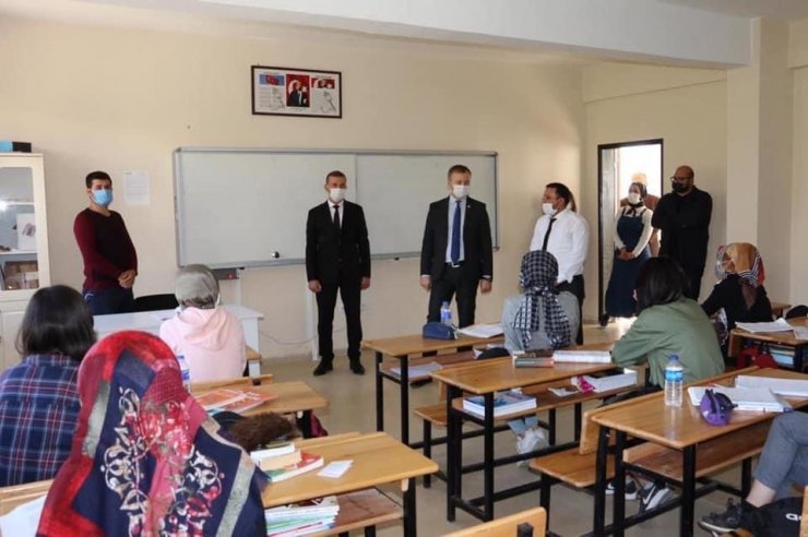 Kaymakam Yelek okul ziyaretlerine devam ediyor