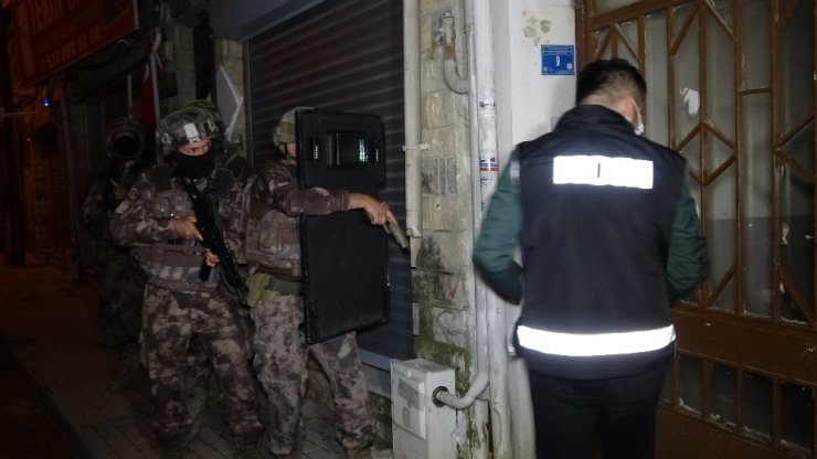 Bursa’da silah kaçakçılarına şafak vakti operasyon düzenlendi, çok sayıda şüpheli gözaltına alındı