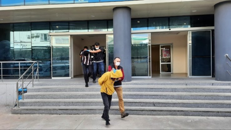 Bursa’da polis ekipleri alkış ve ıslıklara siren çalarak cevap verdi