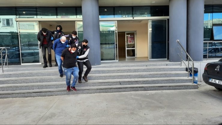 Bursa’da polis ekipleri alkış ve ıslıklara siren çalarak cevap verdi