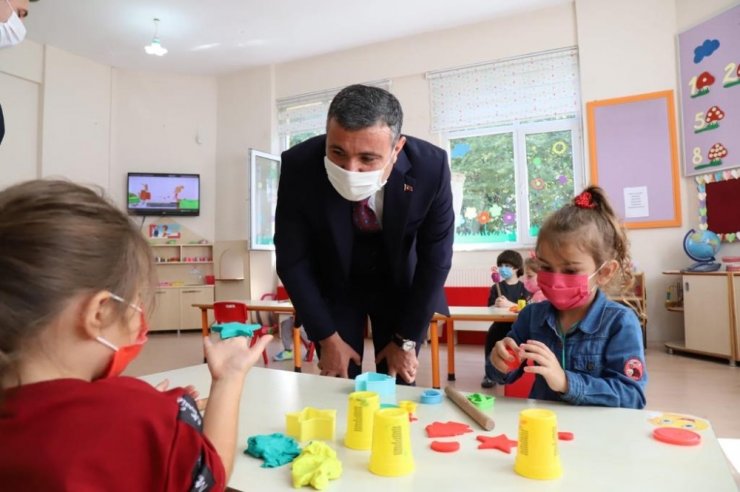 Vali Atay okul ziyaretlerine devam ediyor