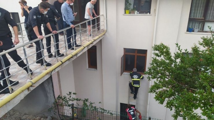 Akçakoca’da mutfaktan çıkan duman paniğe neden oldu