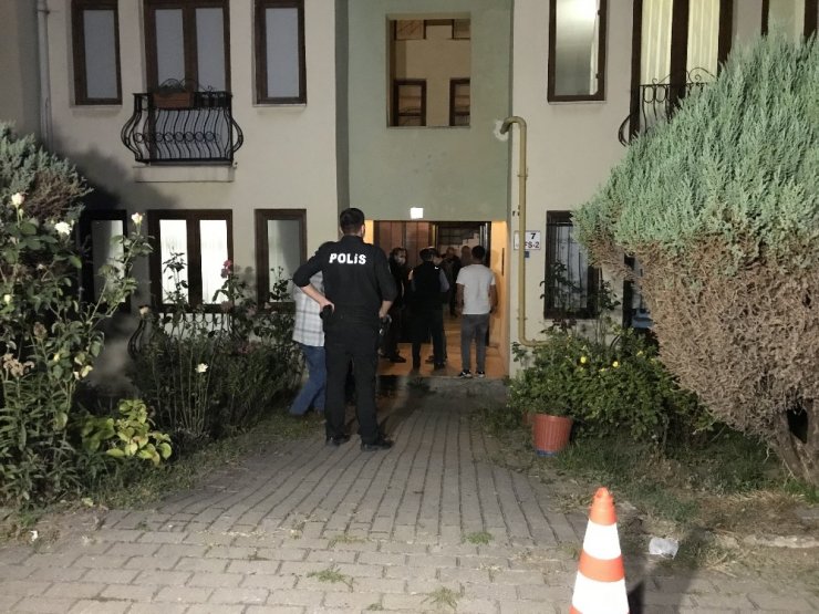 Kız arkadaşını kalbinden vurarak öldüren şahıs intihar etti