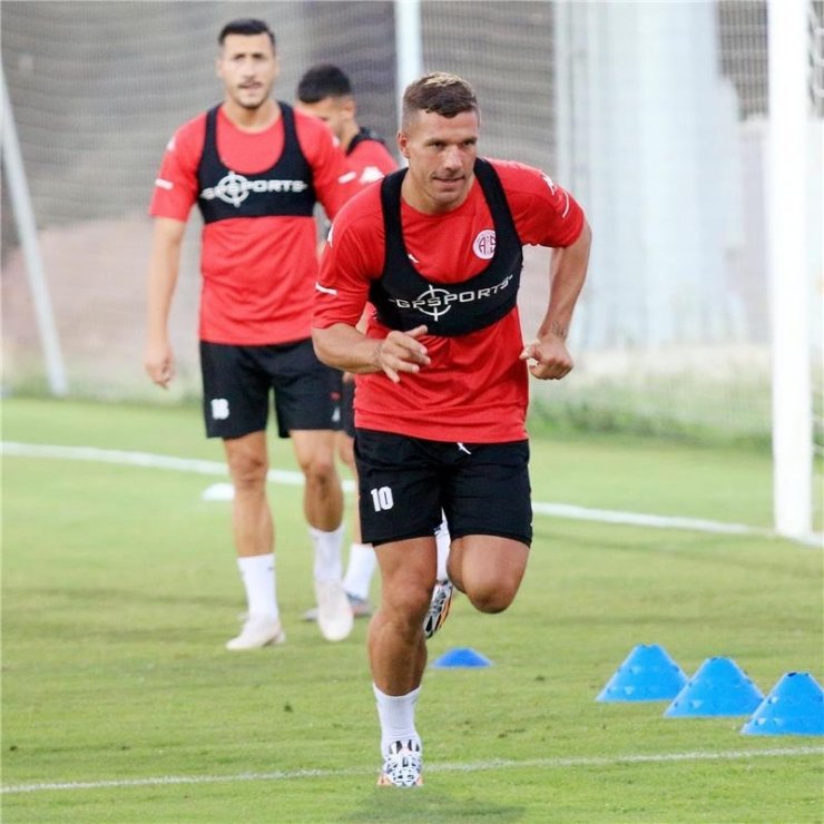 Antalyaspor’da Podolski ilk 11’e dönüyor