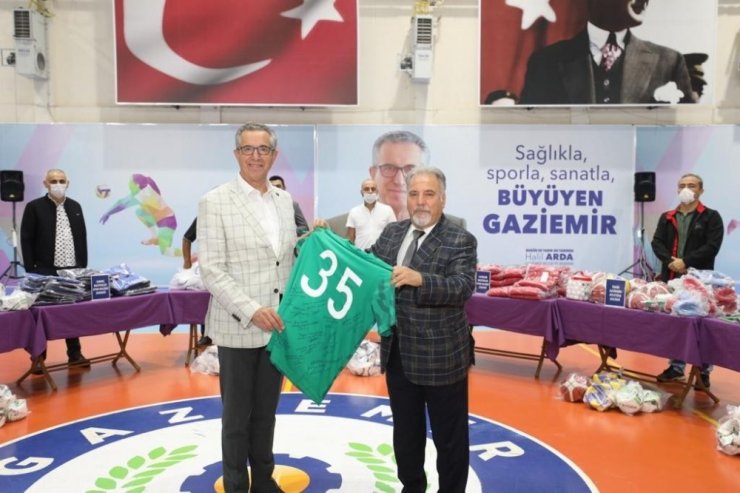Gaziemir Belediyesinden amatör spor kulüplerine malzeme desteği