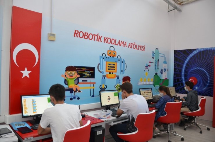 Robotik kodlama atölyeleri çocukları bilişim dünyasına hazırlıyor