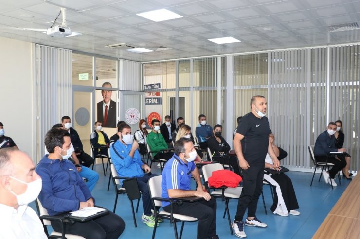 Kabakçı, antrenörlere seslendi, "Türk sporu için çok değerlisiniz"