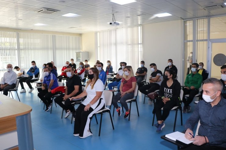 Kabakçı, antrenörlere seslendi, "Türk sporu için çok değerlisiniz"