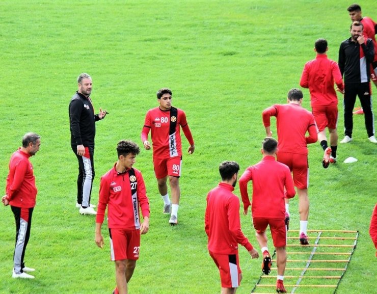 İlhan Var Eskişehirspor’da ’Havuz Sistemi’ni uygulamaya başladı