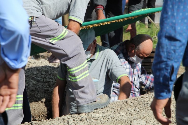 Sevgilisi tarafından öldürülen genç Gamze toprağa verildi