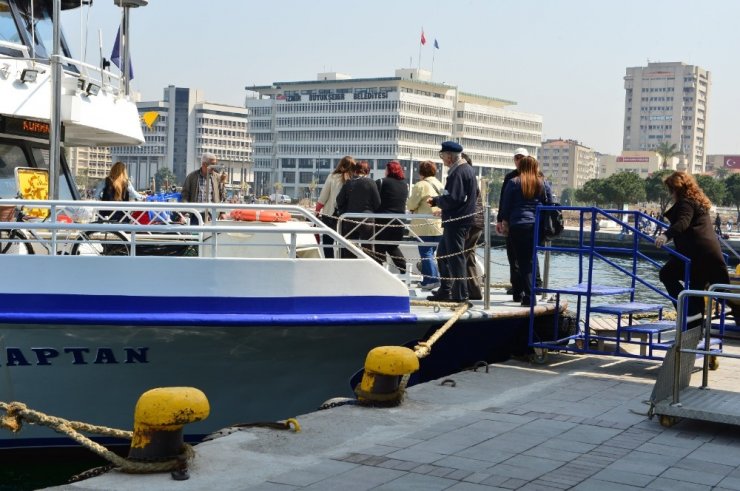 İzmir’de deniz ulaşımı yükseliyor