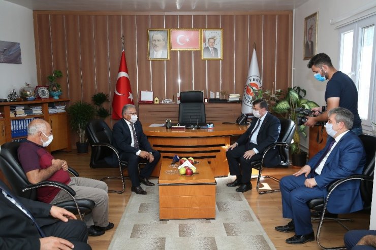 Başkan Büyükkılıç’tan ilçelere yakın markaj