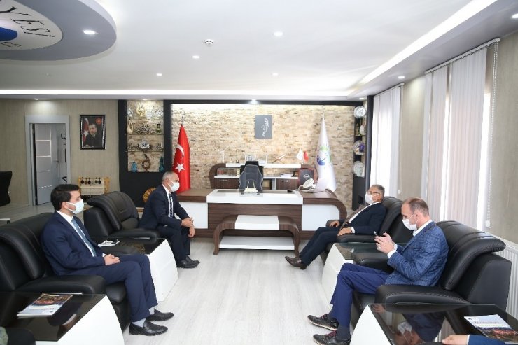 Başkan Büyükkılıç’tan ilçelere yakın markaj