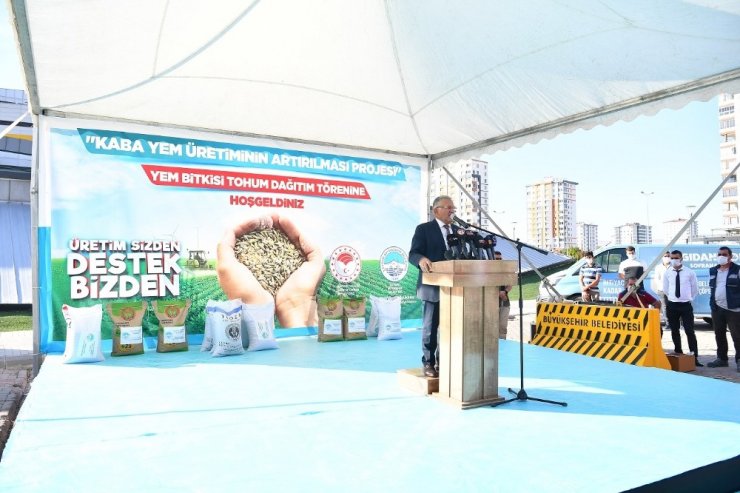 Kayseri’de 663 çiftçiye 414 ton yem bitkisi tohumu dağıtıldı