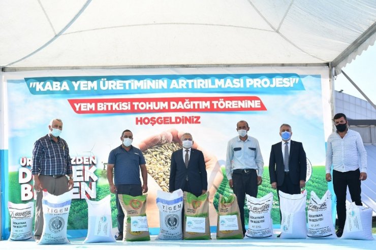 Kayseri’de 663 çiftçiye 414 ton yem bitkisi tohumu dağıtıldı