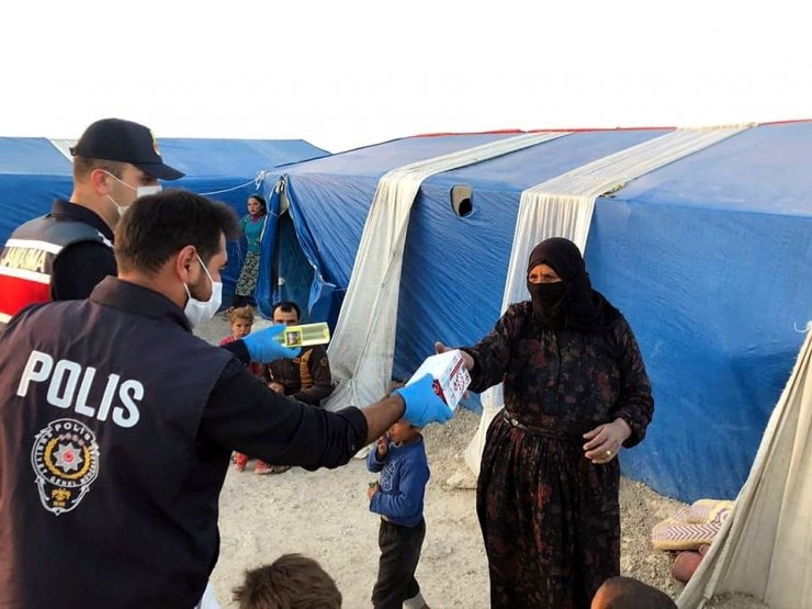 Mevsimlik tarım işçilerine maske ve dezenfektan