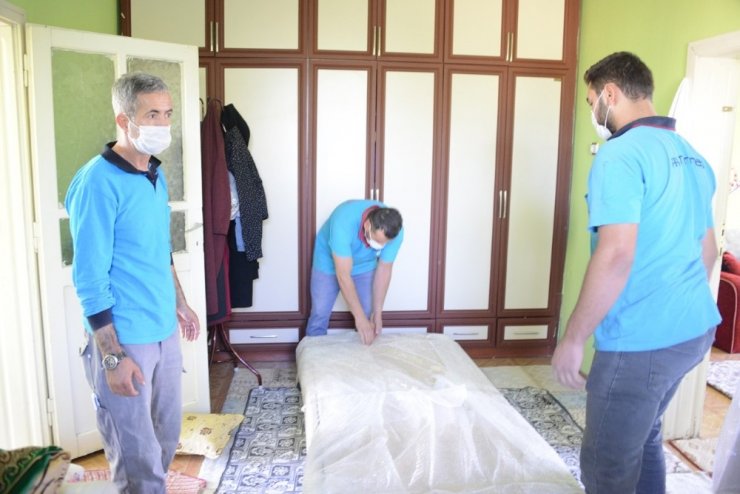 Malatya’da yaşlılar için "Elimi Bırakma" projesi