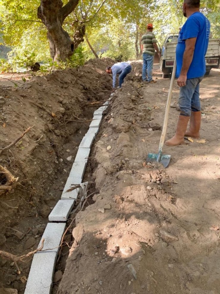 Akhisar’da damla sulama tesisi çalışmaları devam ediyor