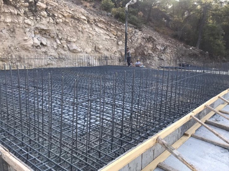 Akhisar’da damla sulama tesisi çalışmaları devam ediyor