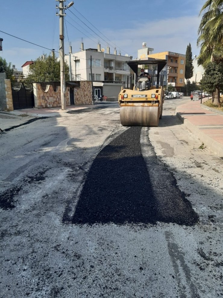 Yenişehir Belediyesi’nin asfalt ve yol yapım çalışmaları sürüyor