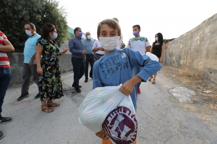 Salgın günlerinde Mezitlili vatandaşlara vitamin desteği