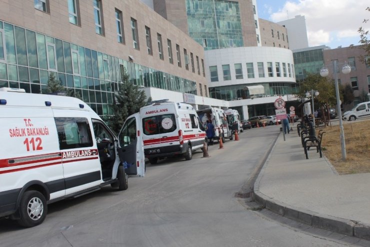 Hastanenin elektrik panosundaki arızada 12 hasta diğer hastanelere nakledildi