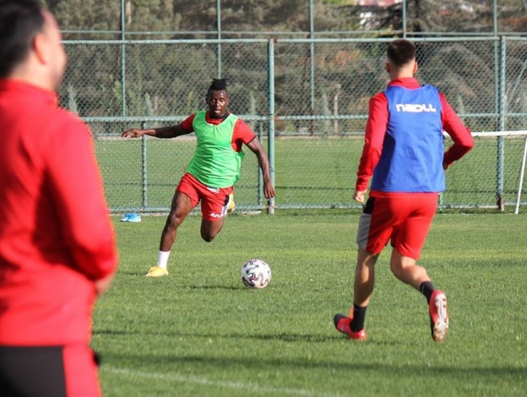 İlhan Var Eskişehirspor’da ’Havuz Sistemi’ni uygulamaya başladı