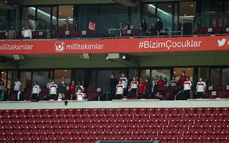 Tribünler 217 gün sonra seyircilere ‘merhaba’ dedi