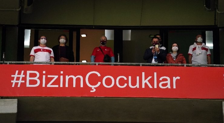 Tribünler 217 gün sonra seyircilere ‘merhaba’ dedi