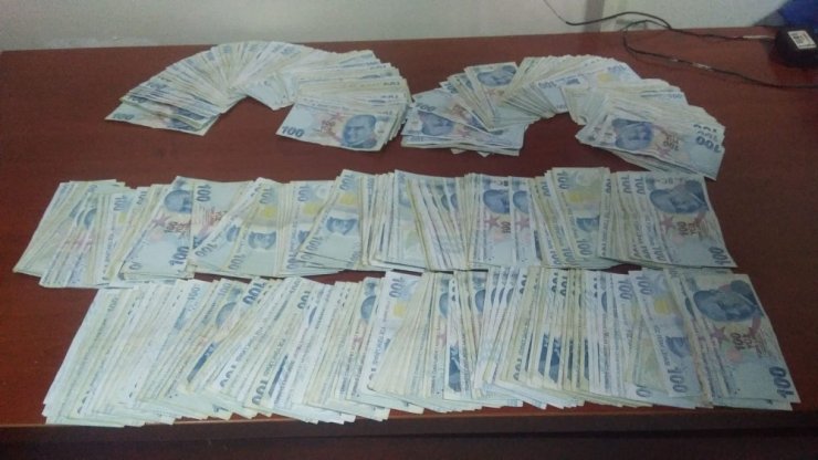 Yaşlı çiftin diş ve düğün parasını oğulları kurtardı
