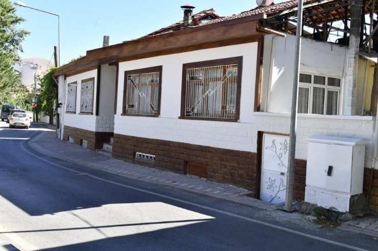 Yeşilyurt’ta ki ‘cephe sağlıklaştırma’ projeleri esnaf ve vatandaşların beğenisini topladı